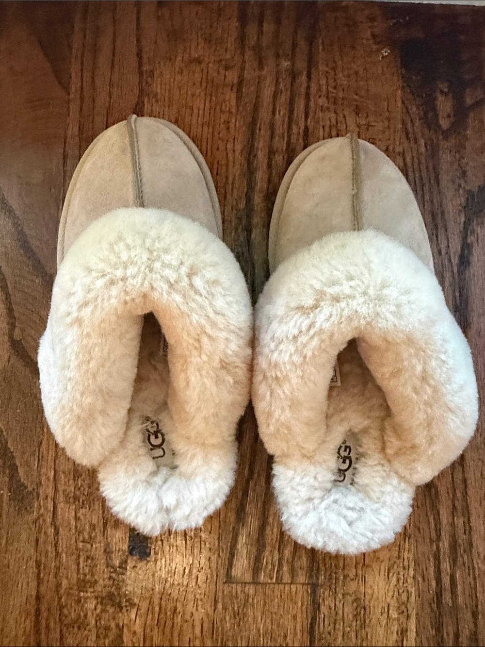 UGG Women's Cream Sheepskin Slipper Clogs cozy comfortable